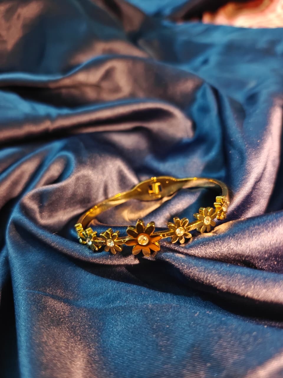 Golden Daisy Crystal Bracelet
