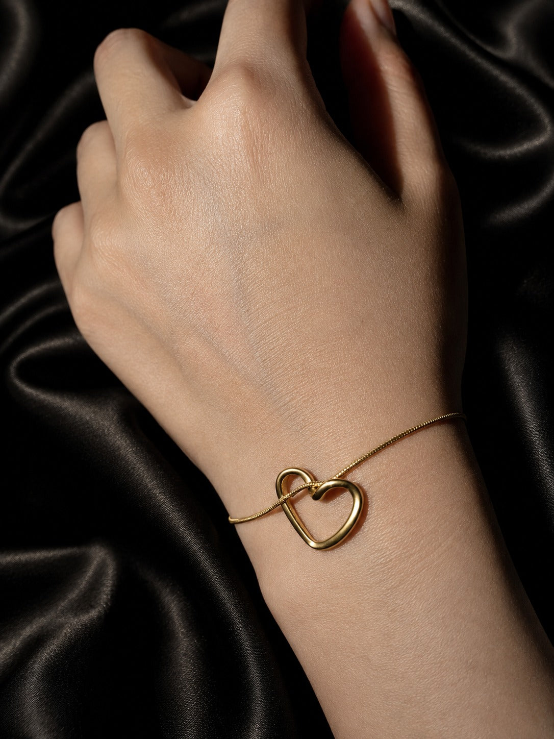 Minimalist Gold Heart Bracelet