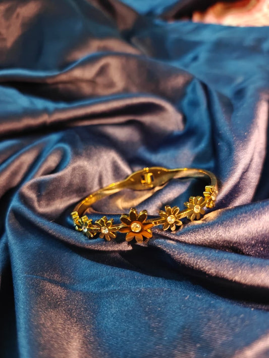 Golden Daisy Crystal Bracelet